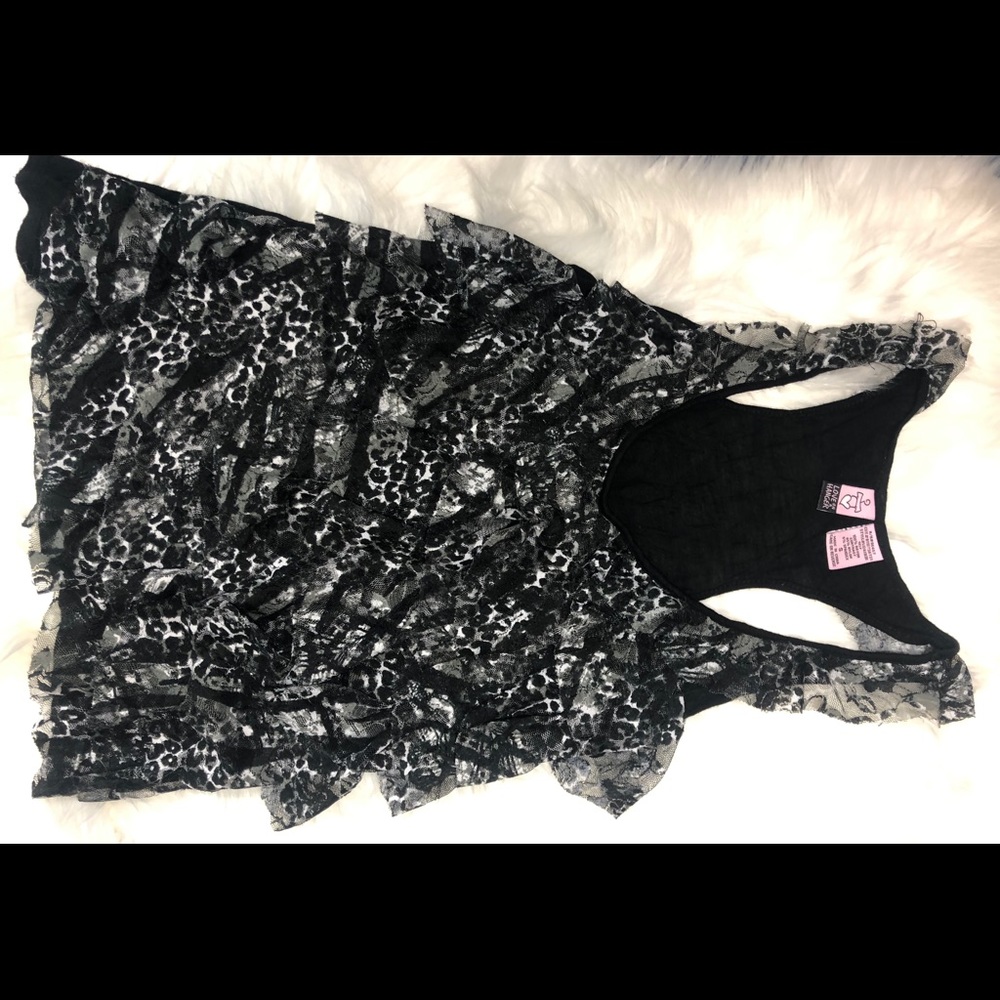 Love On A Hanger Black scoop neck tank with lace🖤